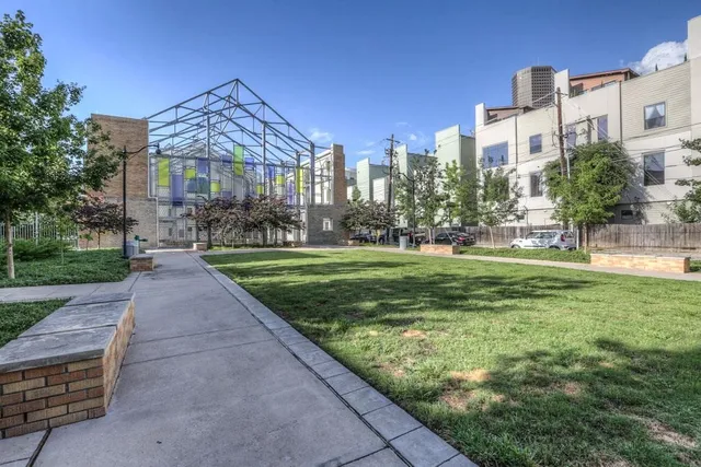 $399,000 | 816 Ruthven Street, Houston, TX 77019