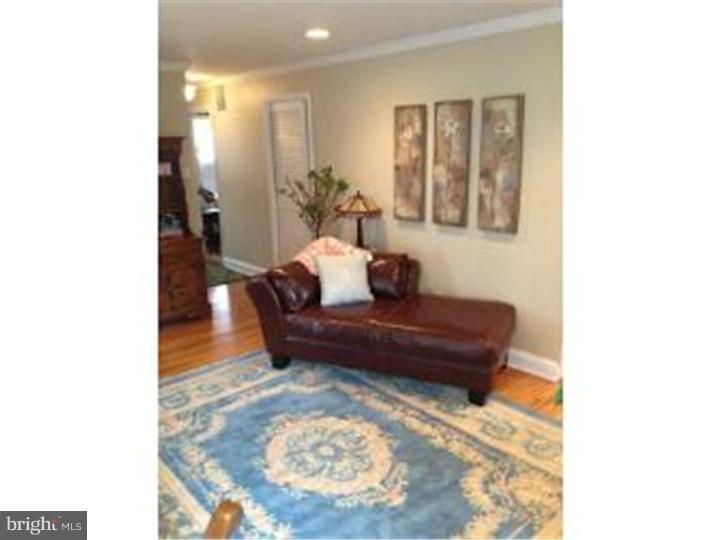 426 Alexander Avenue Maple Shade, NJ 08052 - Photo 3 of 17 Living Room