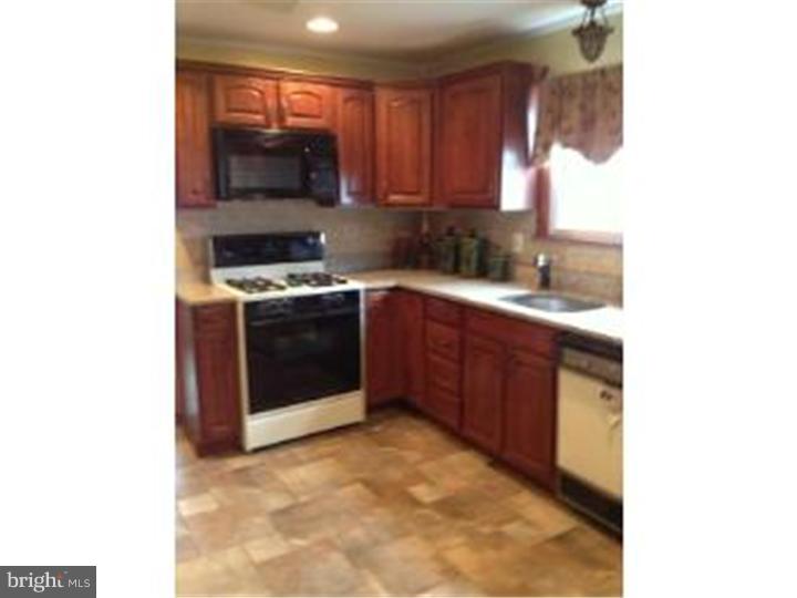 426 Alexander Avenue Maple Shade, NJ 08052 - Photo 6 of 17 Kitchen