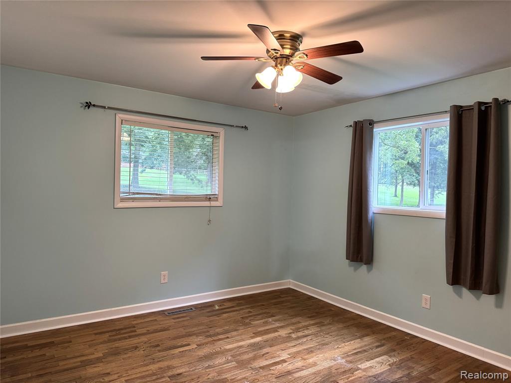 12389 White Lake Road Fenton, MI 48430 - Photo 10 of 17 Gallery Image 10