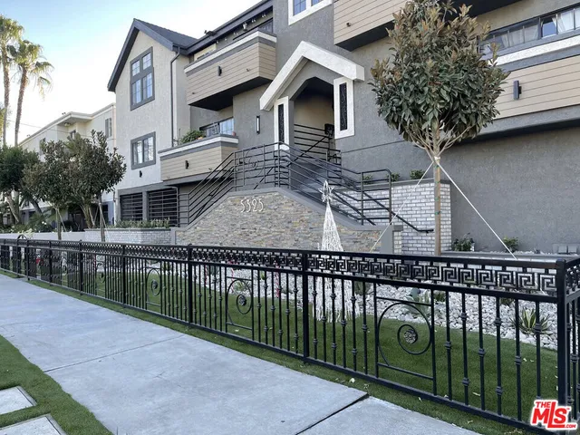 $8,288,000 | 5325 Denny Avenue, North Hollywood, CA 91601