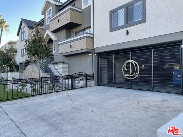 $8,288,000 | 5325 Denny Avenue, North Hollywood, CA 91601