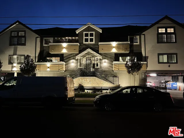 $8,288,000 | 5325 Denny Avenue, North Hollywood, CA 91601