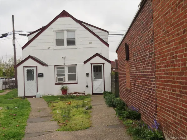 $2,000 | 78-a Upper Deer Park Avenue, Unit 2B, Babylon, NY 11702