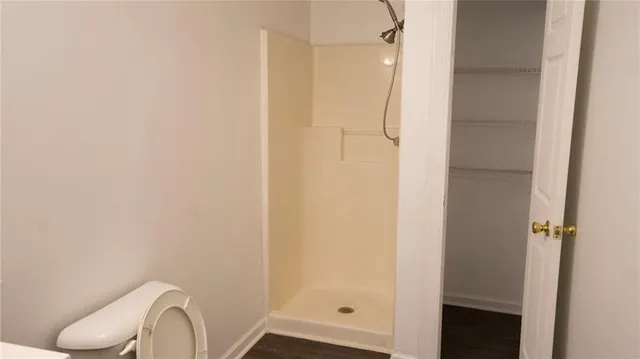 a view of yard with green space