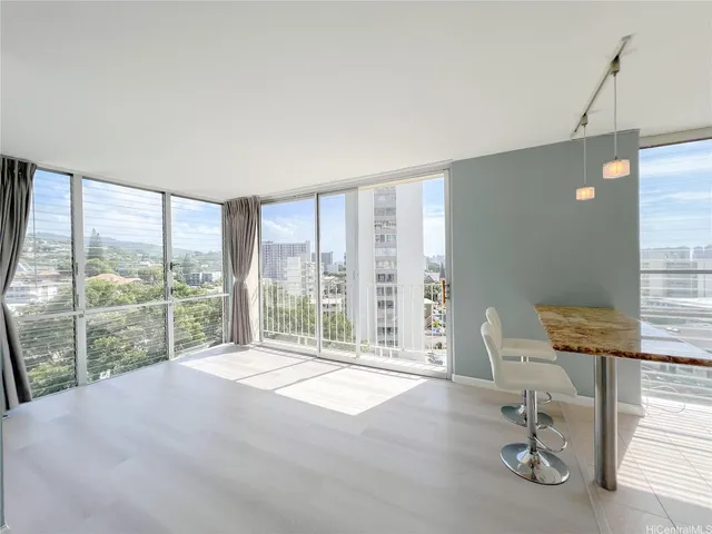 $2,500 | 1702 Kewalo Street, Unit 705, Honolulu, HI 96822