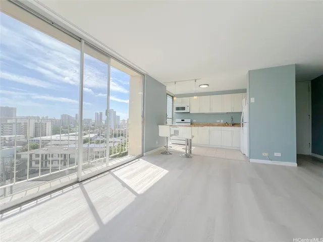 $2,500 | 1702 Kewalo Street, Unit 705, Honolulu, HI 96822