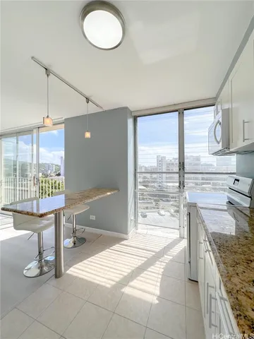 $2,500 | 1702 Kewalo Street, Unit 705, Honolulu, HI 96822