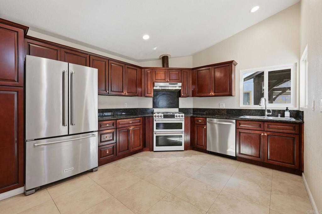 647 Via Costa Rica Vista, CA 92081 - Photo 31 of 52