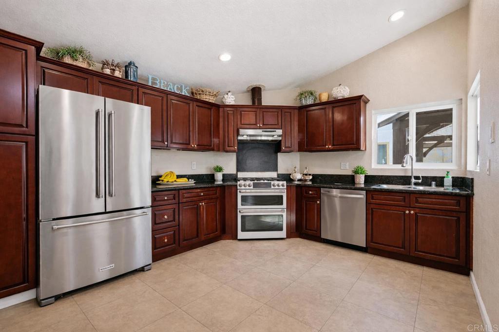 647 Via Costa Rica Vista, CA 92081 - Photo 7 of 52