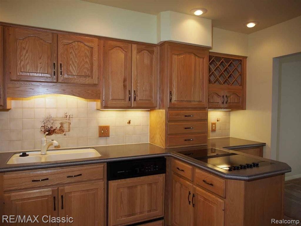 730 Hamilton Court, Unit 114 Rochester, MI 48307 - Photo 10 of 23 20130618_26.JPG