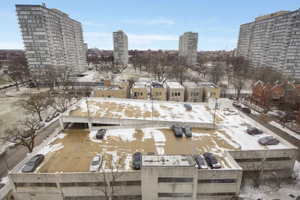 $200,000 | 601 East 32nd Street, Unit 1001, Chicago, IL 60616