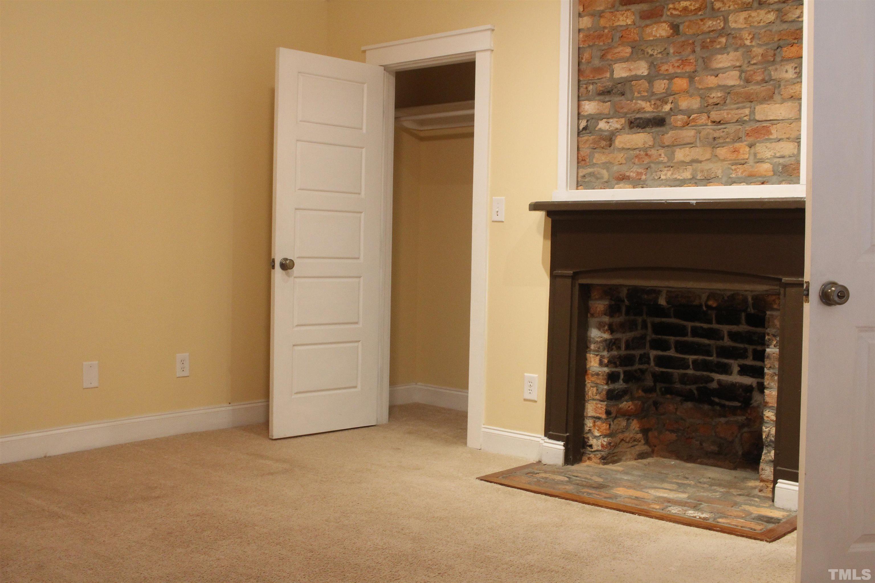 815 East Davie Street Raleigh, NC 27601 - Photo 2 of 21 an empty room with windows