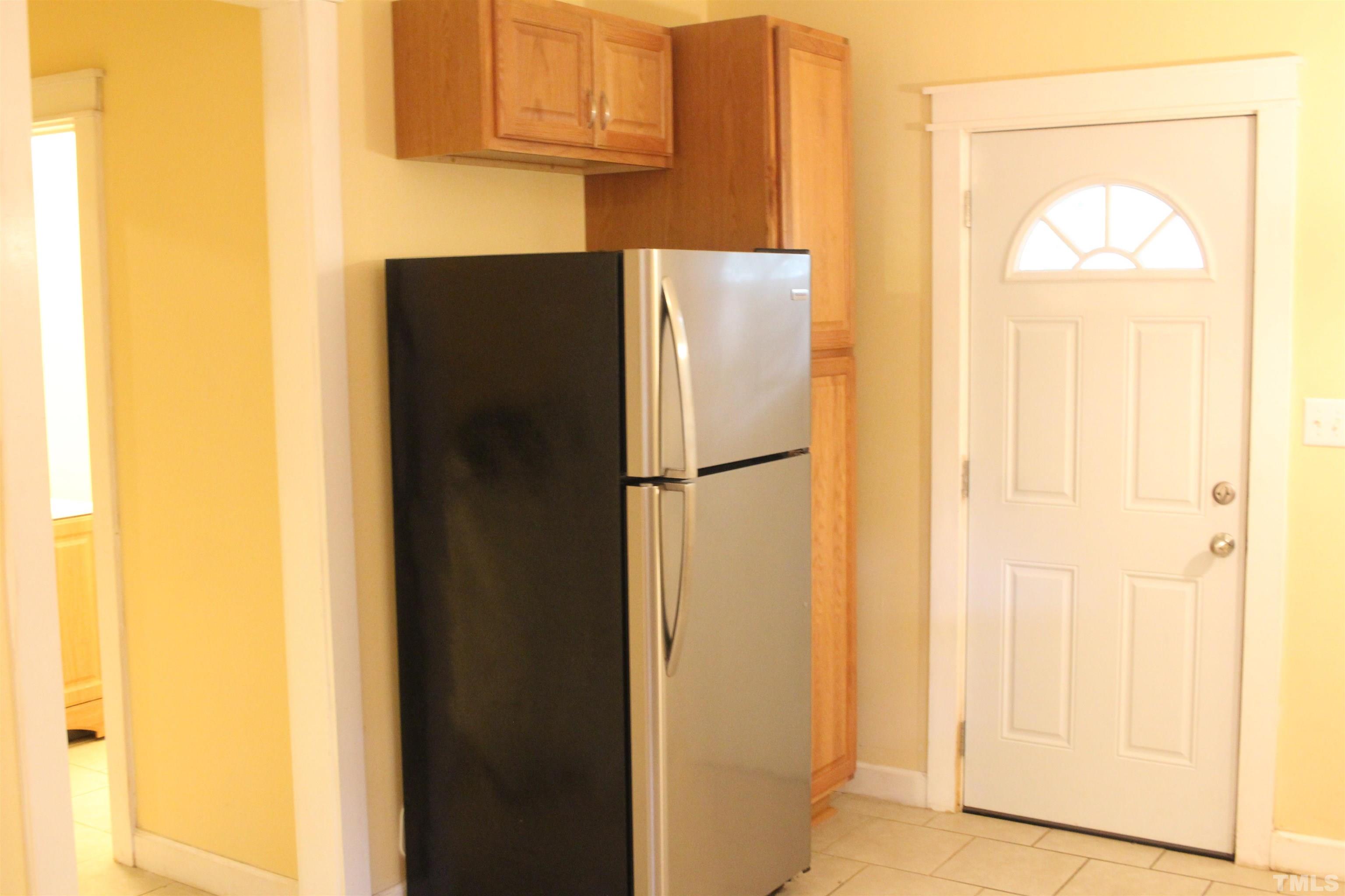 815 East Davie Street Raleigh, NC 27601 - Photo 10 of 21 a refrigerator freezer sitting in a kitchen