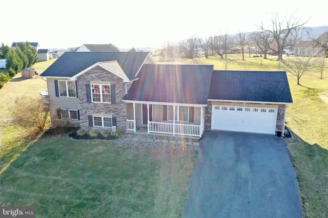 $379,900 | 57 Kapalua Court, Martinsburg, WV 25403