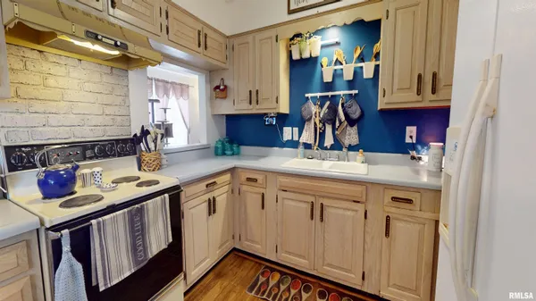 $179,900 | 1800 East St Jude Court, Peoria Heights, IL 61616