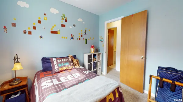 $179,900 | 1800 East St Jude Court, Peoria Heights, IL 61616