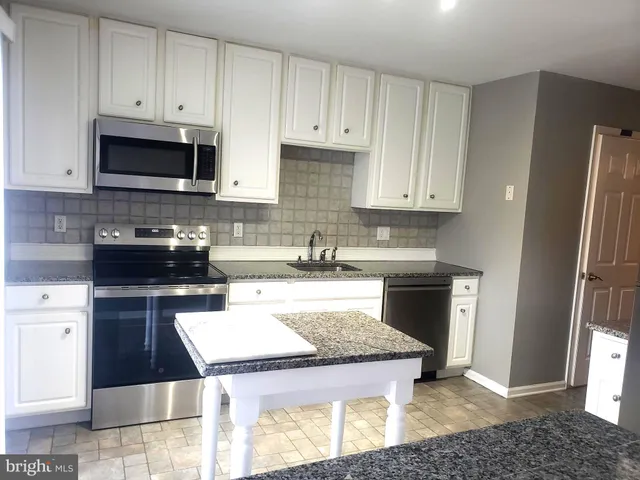 $2,690 | 5002 Essex Lane, Mount Laurel, NJ 08054