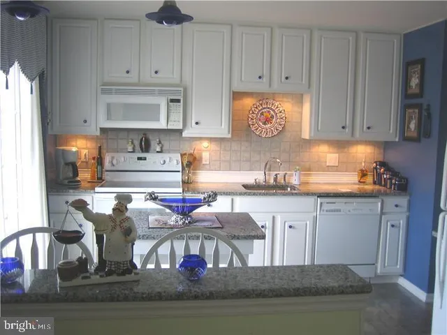 $2,690 | 5002 Essex Lane, Mount Laurel, NJ 08054