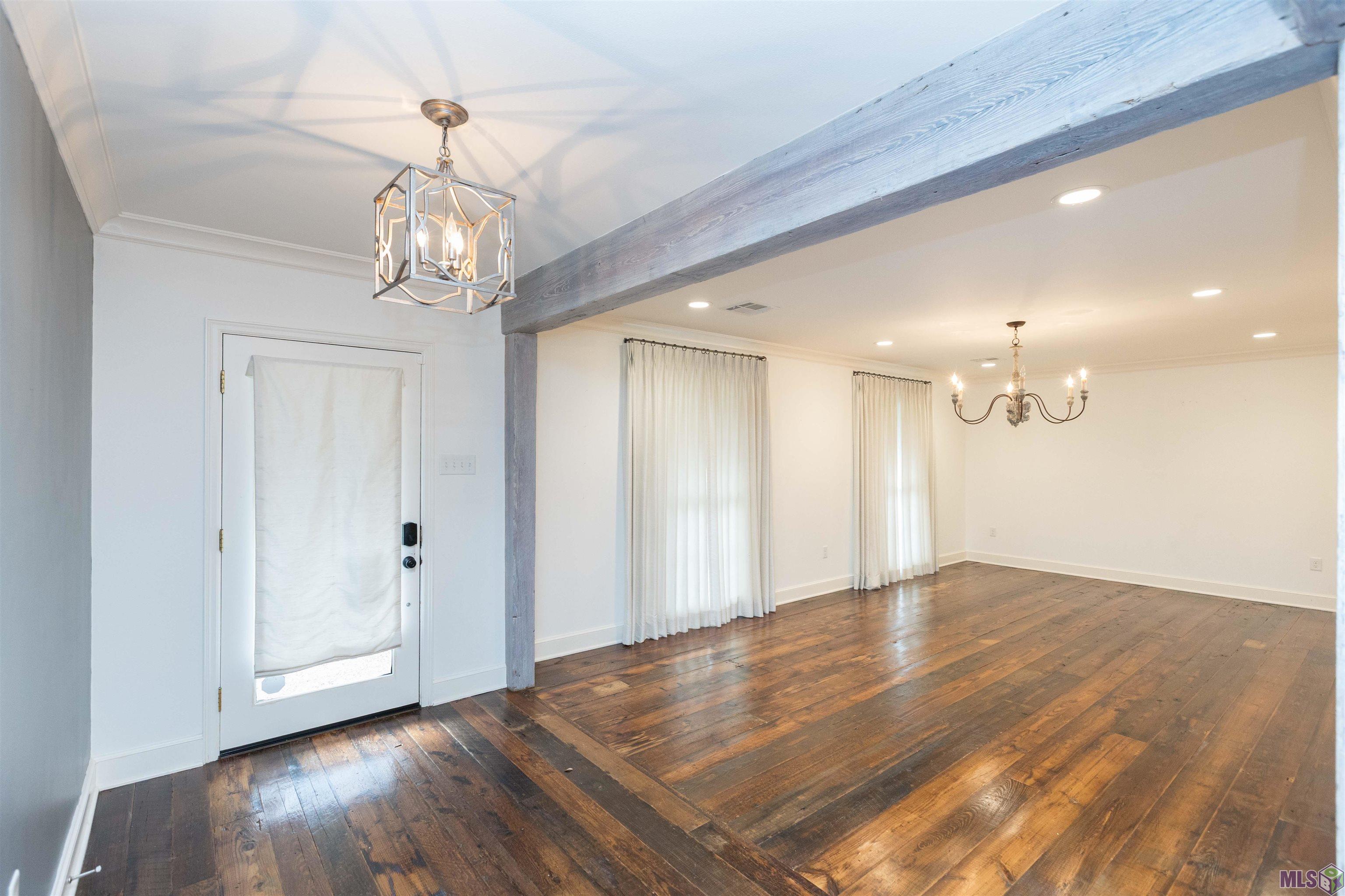 4843 Sweetbriar Street Baton Rouge, LA 70808 - Photo 11 of 56 Foyer and dining view