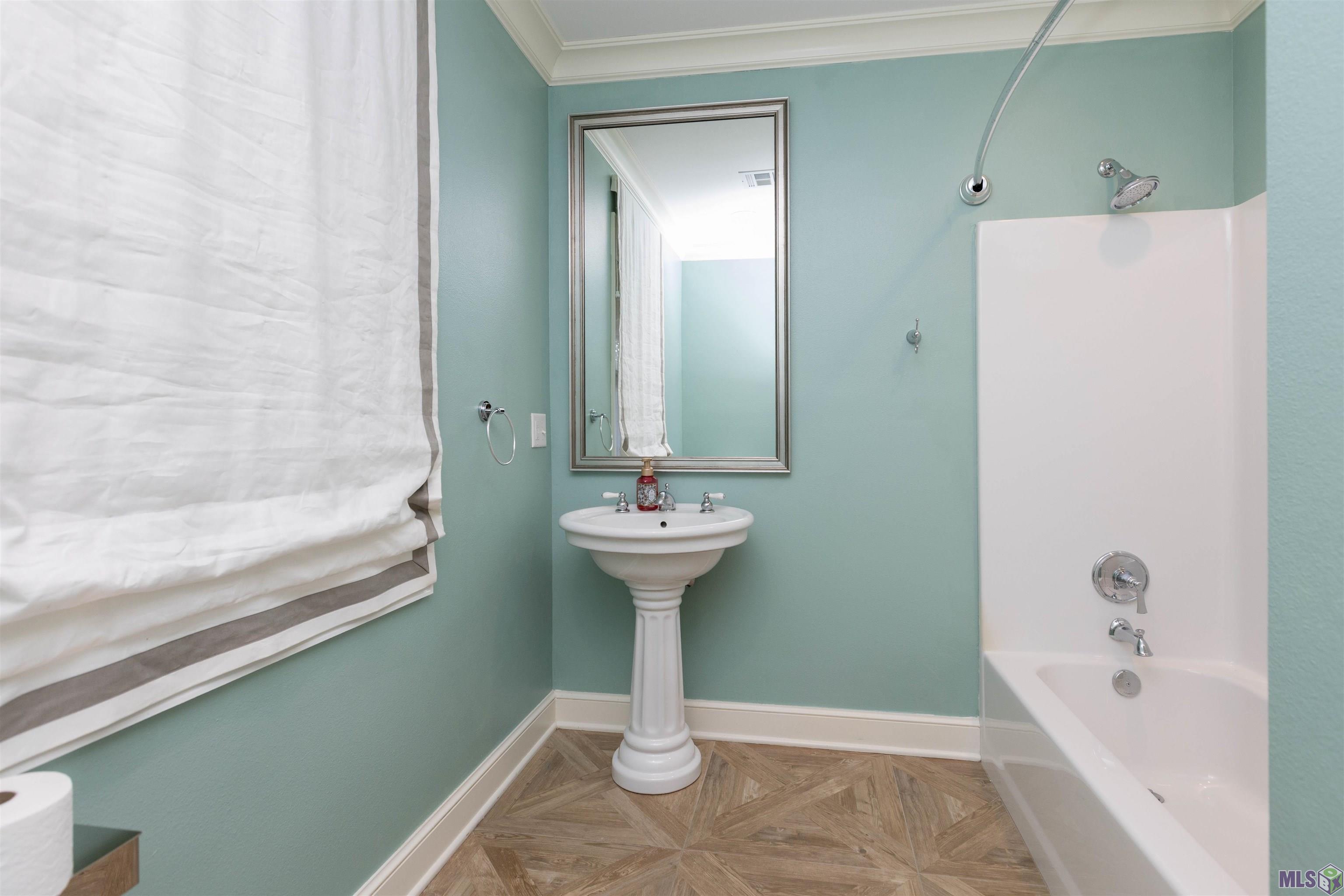 4843 Sweetbriar Street Baton Rouge, LA 70808 - Photo 36 of 56 full bath off of family room