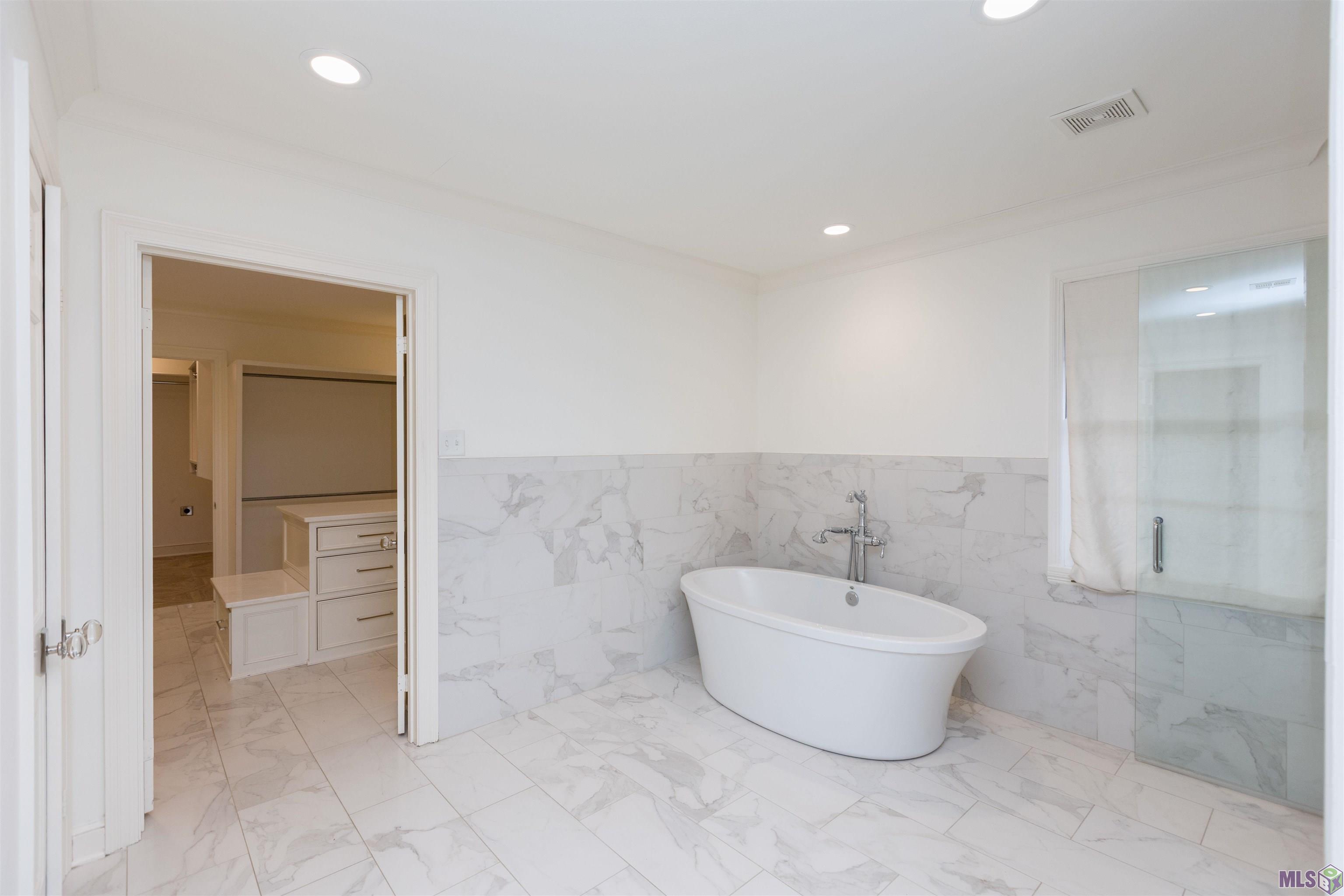 4843 Sweetbriar Street Baton Rouge, LA 70808 - Photo 46 of 56 Master bath soaking tub