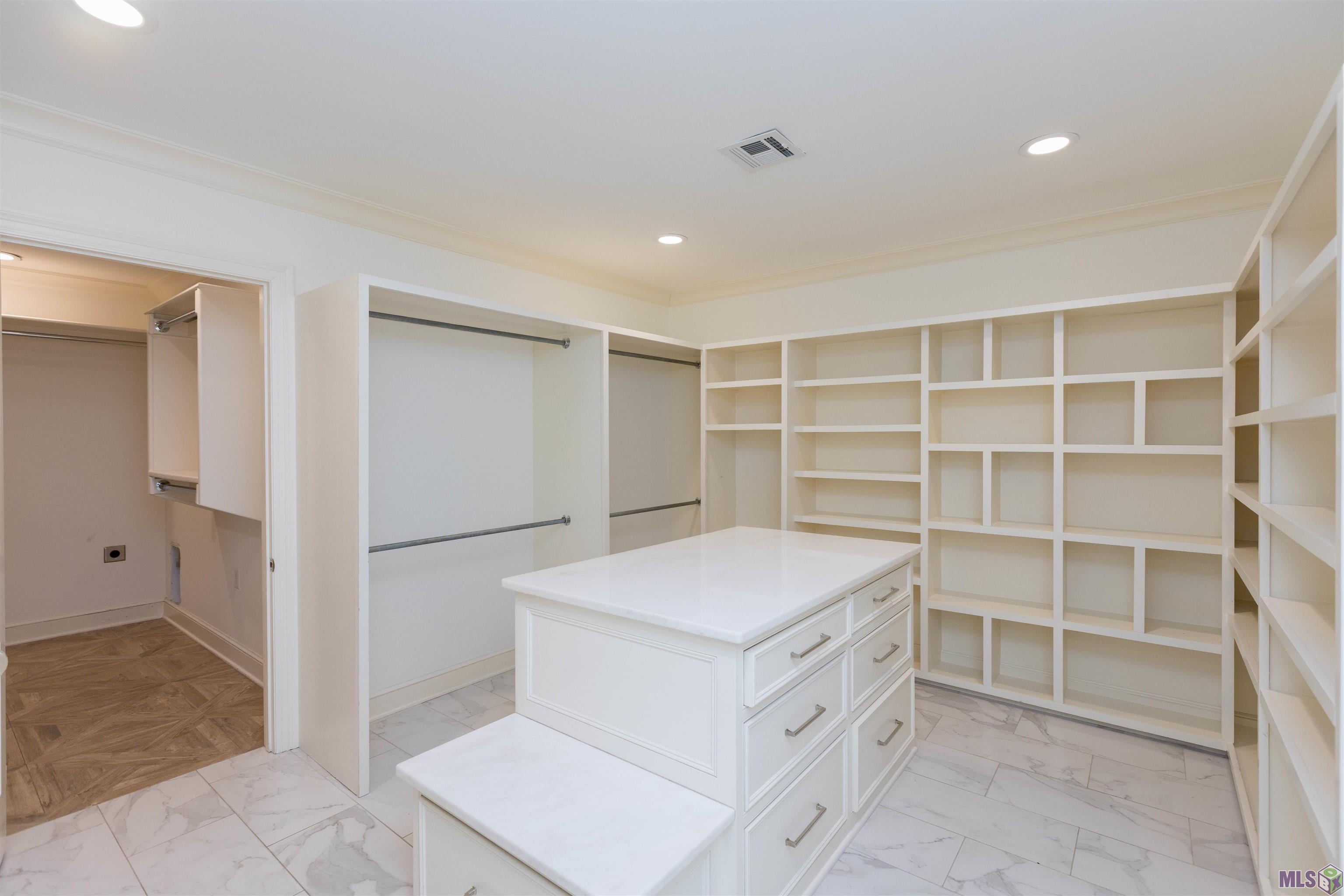 4843 Sweetbriar Street Baton Rouge, LA 70808 - Photo 47 of 56 Master closet