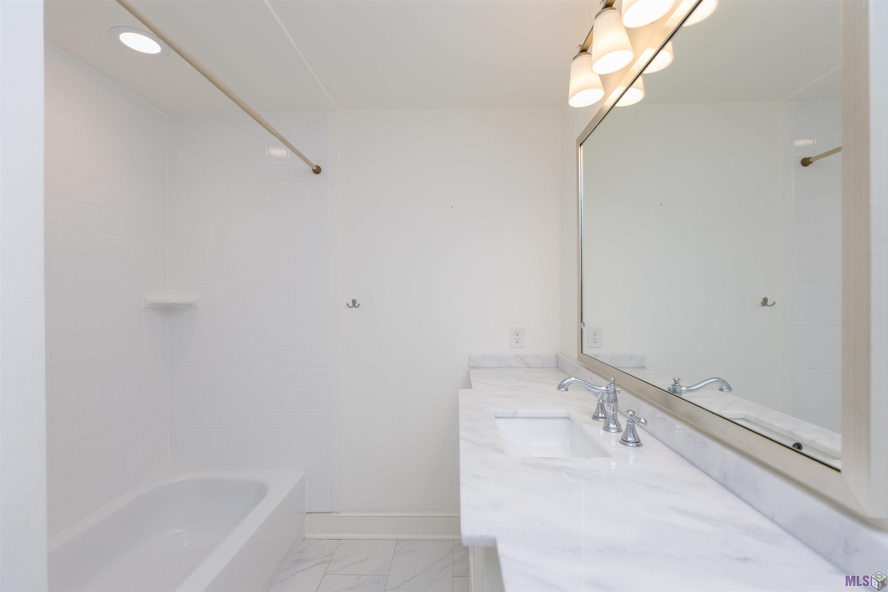 4843 Sweetbriar Street Baton Rouge, LA 70808 - Photo 51 of 56 Bath 2 connected to bedroom 2