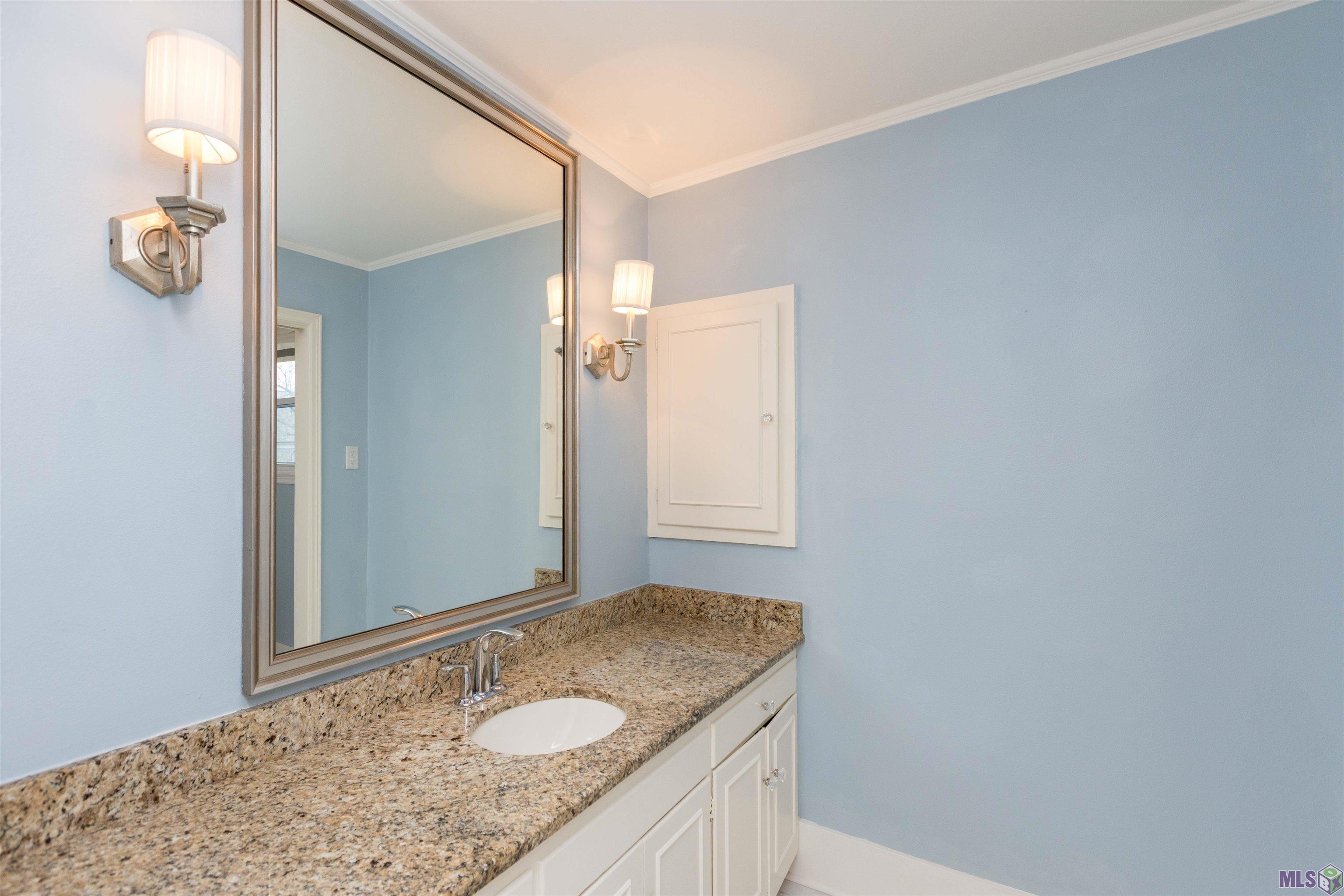 4843 Sweetbriar Street Baton Rouge, LA 70808 - Photo 55 of 56 upstairs bath