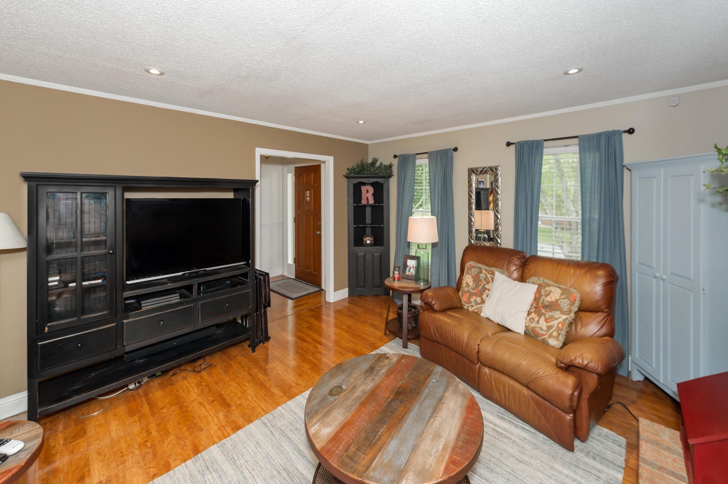 1118 Ridgeway Circle Athens, TN 37303 - Photo 7 of 30 a living room with furniture and a flat screen tv