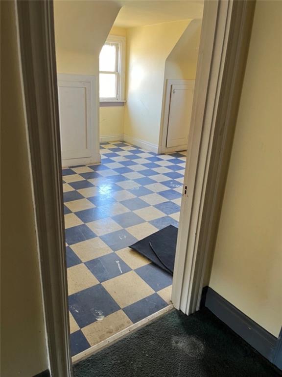 828 Thompson Avenue McKees Rocks, PA 15136 - Photo 4 of 20