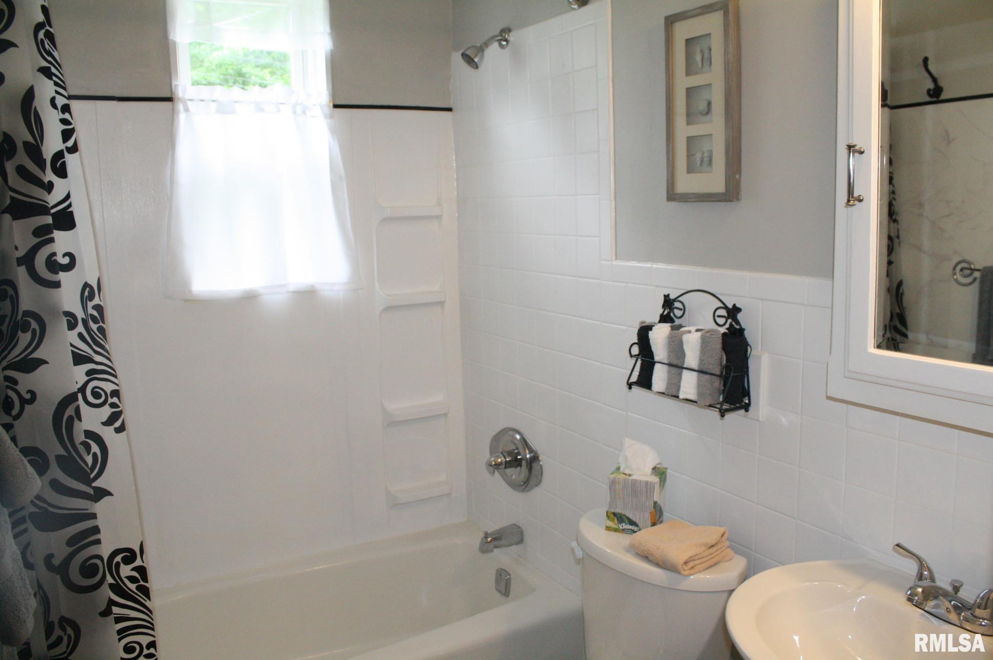 3810 11th Avenue Moline, IL 61265 - Photo 13 of 15