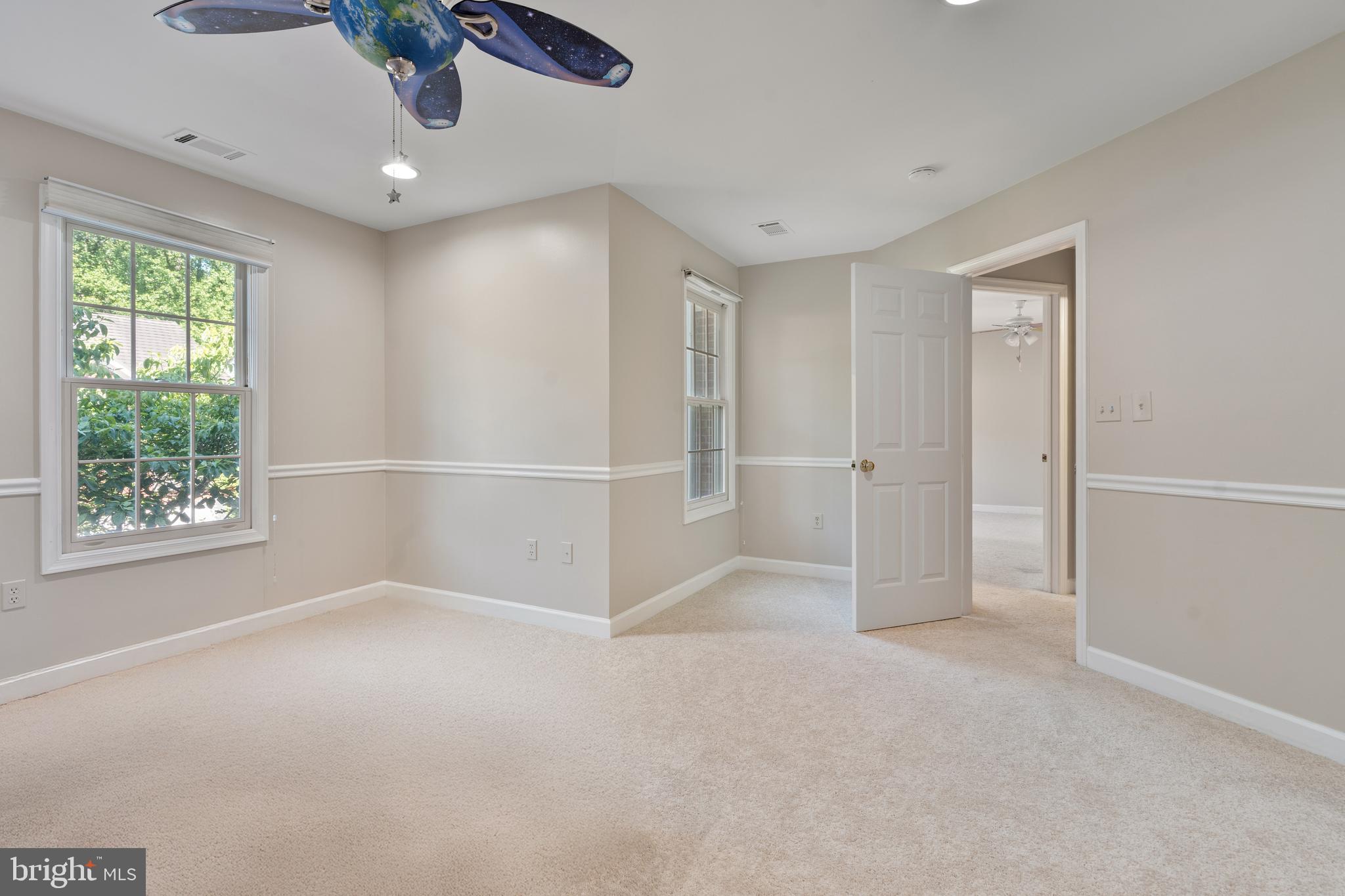 7815 Stable Way Potomac, MD 20854 - Photo 22 of 36 en empty room with windows and closet