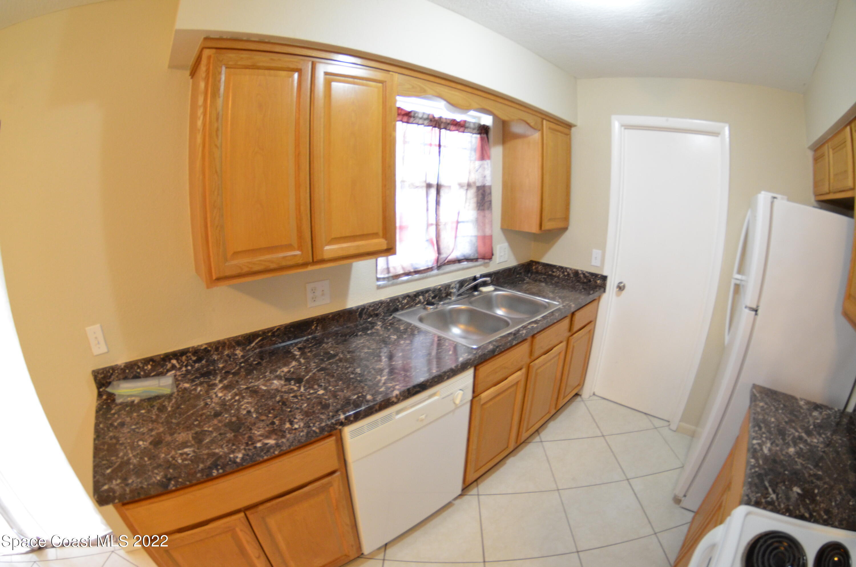 2912 Pembroke Road Melbourne, FL 32935 - Photo 11 of 23 DSC_7575