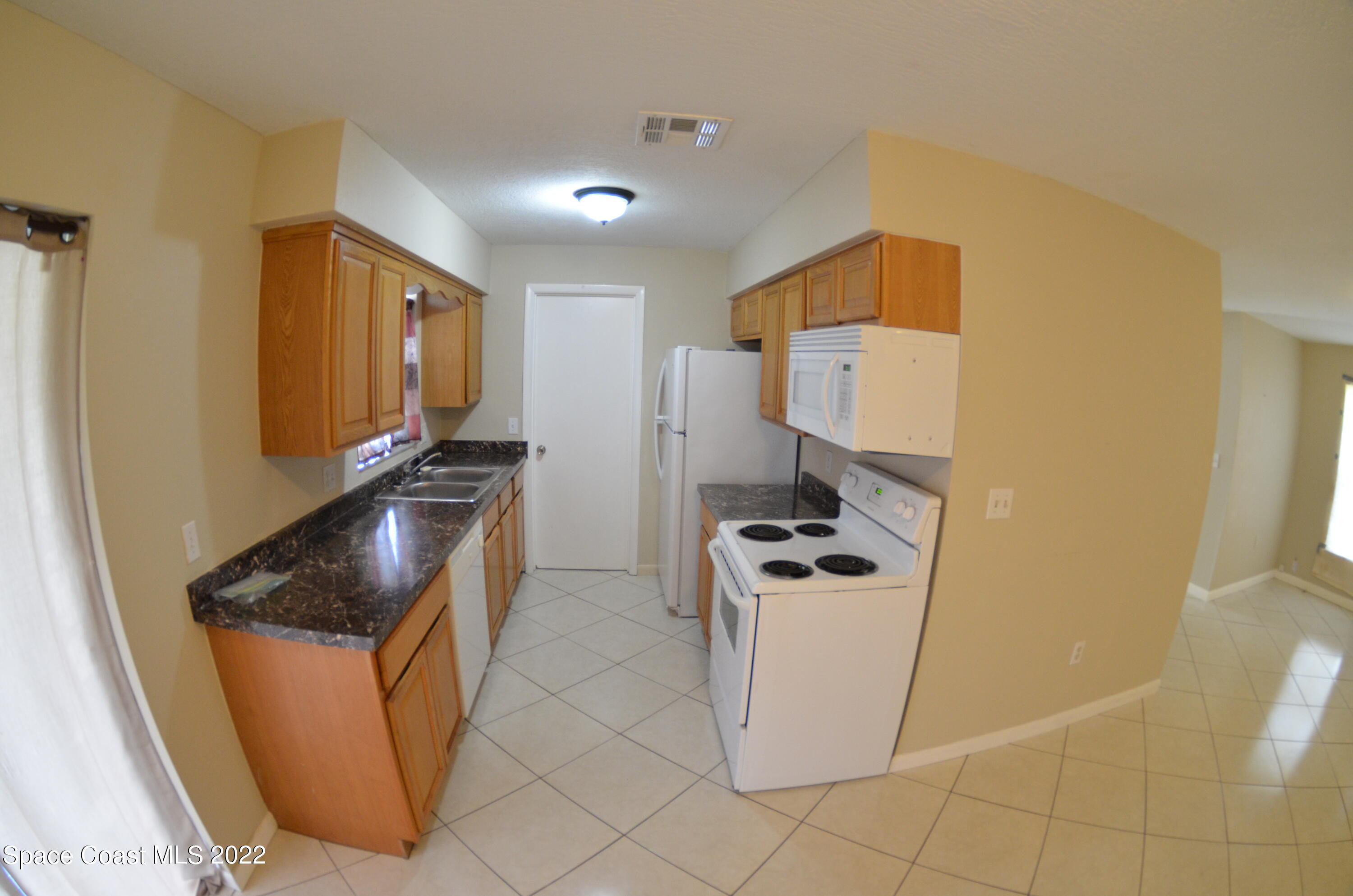 2912 Pembroke Road Melbourne, FL 32935 - Photo 9 of 23 DSC_7569