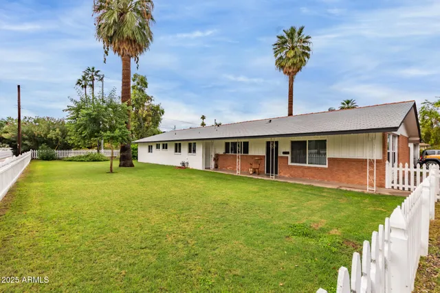 $985,000 | 328 East Bethany Home Road, Phoenix, AZ 85012