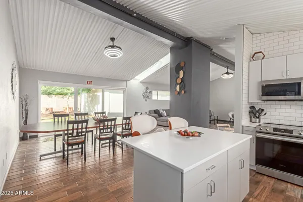 $849,900 | 328 East Bethany Home Road, Phoenix, AZ 85012