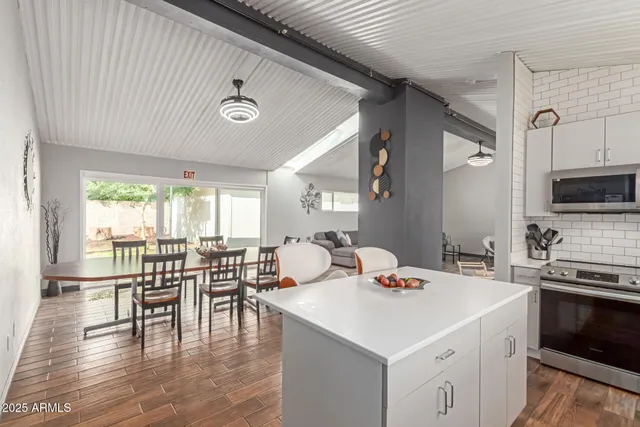 $985,000 | 328 East Bethany Home Road, Phoenix, AZ 85012