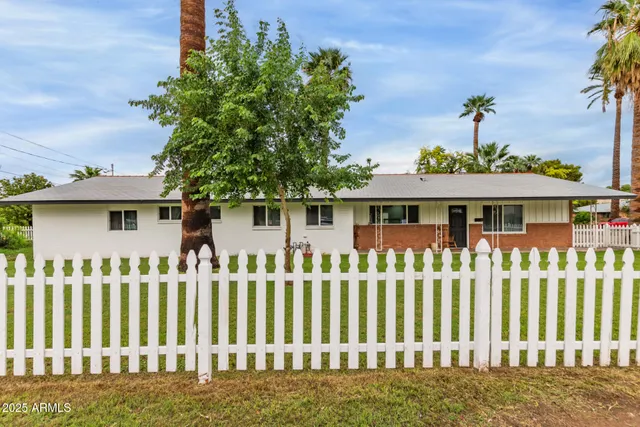 $985,000 | 328 East Bethany Home Road, Phoenix, AZ 85012