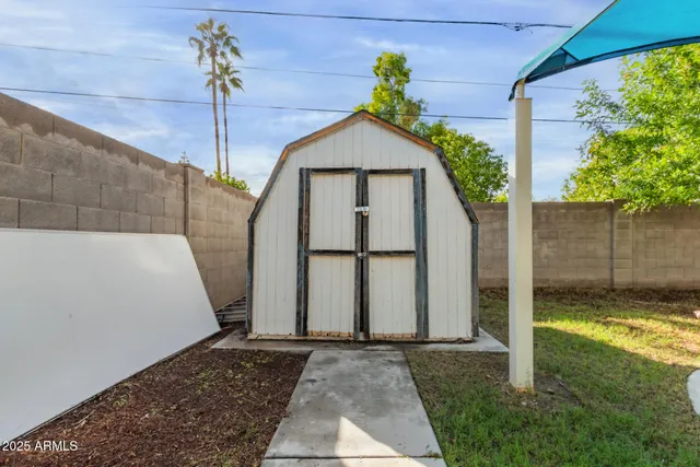 $985,000 | 328 East Bethany Home Road, Phoenix, AZ 85012