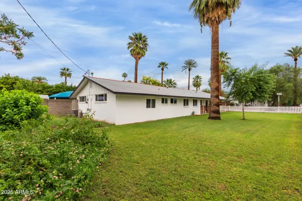 $849,900 | 328 East Bethany Home Road, Phoenix, AZ 85012