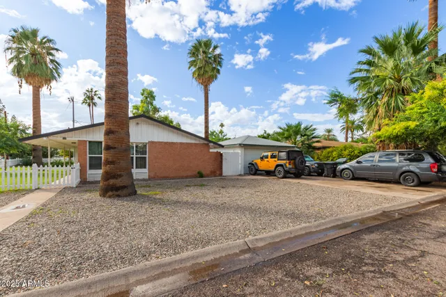 $985,000 | 328 East Bethany Home Road, Phoenix, AZ 85012