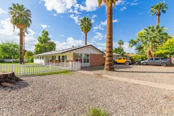 $849,900 | 328 East Bethany Home Road, Phoenix, AZ 85012