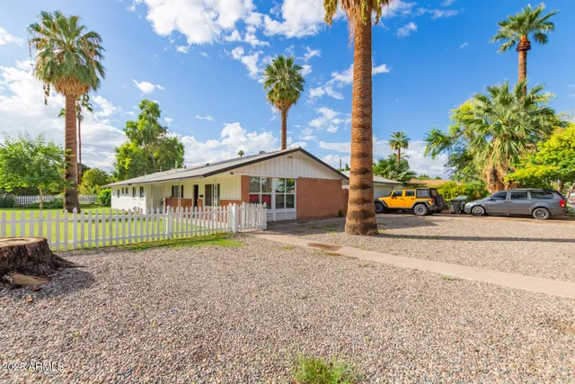 $985,000 | 328 East Bethany Home Road, Phoenix, AZ 85012