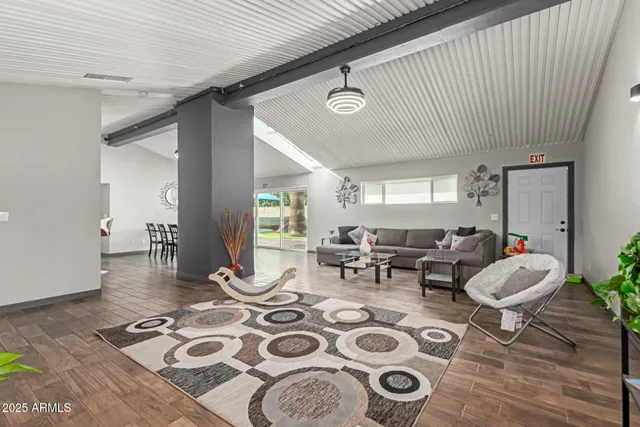 $985,000 | 328 East Bethany Home Road, Phoenix, AZ 85012