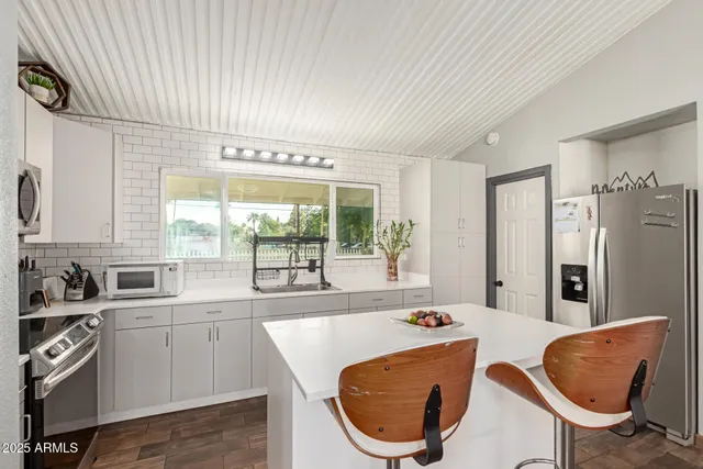 $985,000 | 328 East Bethany Home Road, Phoenix, AZ 85012