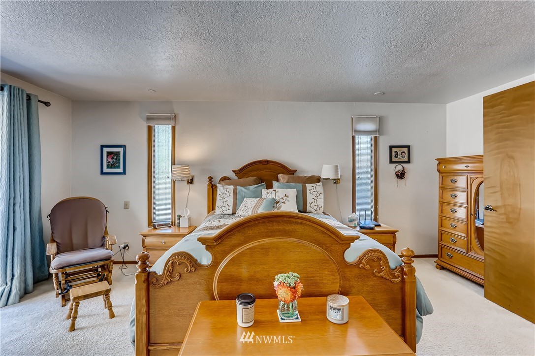 811 175th Street Southwest Bothell, WA 98012 - Photo 12 of 27