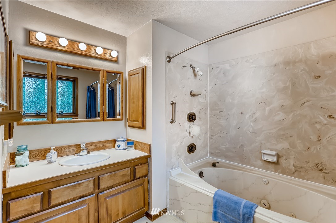 811 175th Street Southwest Bothell, WA 98012 - Photo 13 of 27
