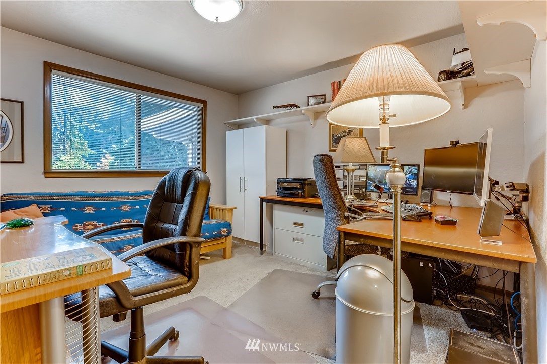 811 175th Street Southwest Bothell, WA 98012 - Photo 14 of 27