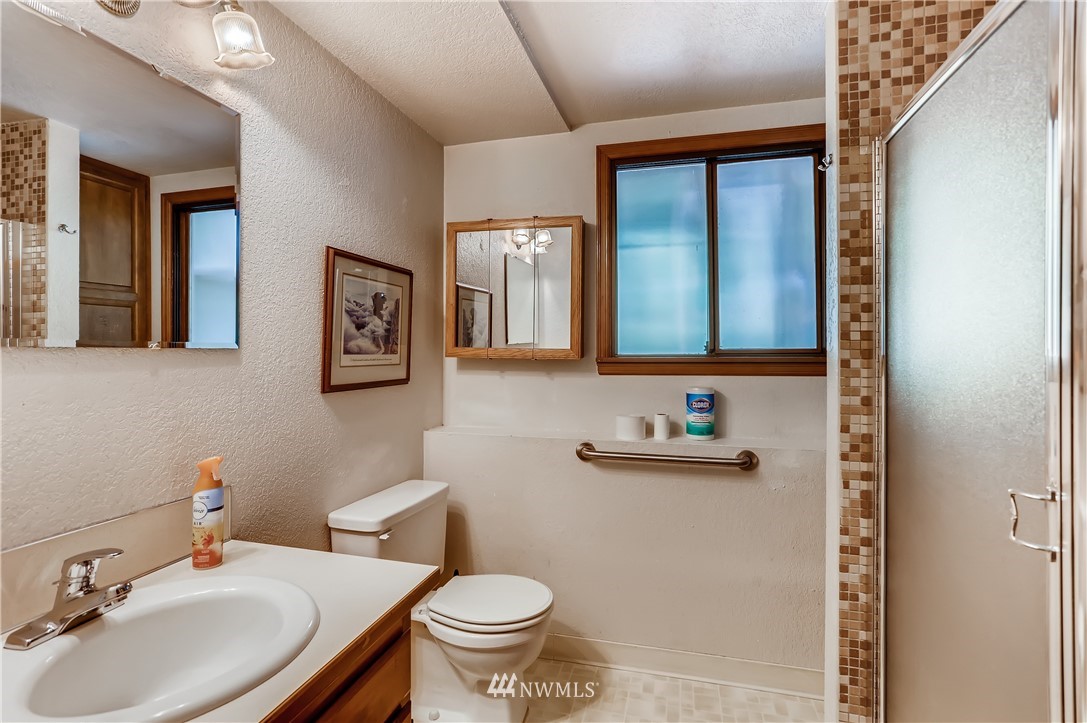 811 175th Street Southwest Bothell, WA 98012 - Photo 20 of 27